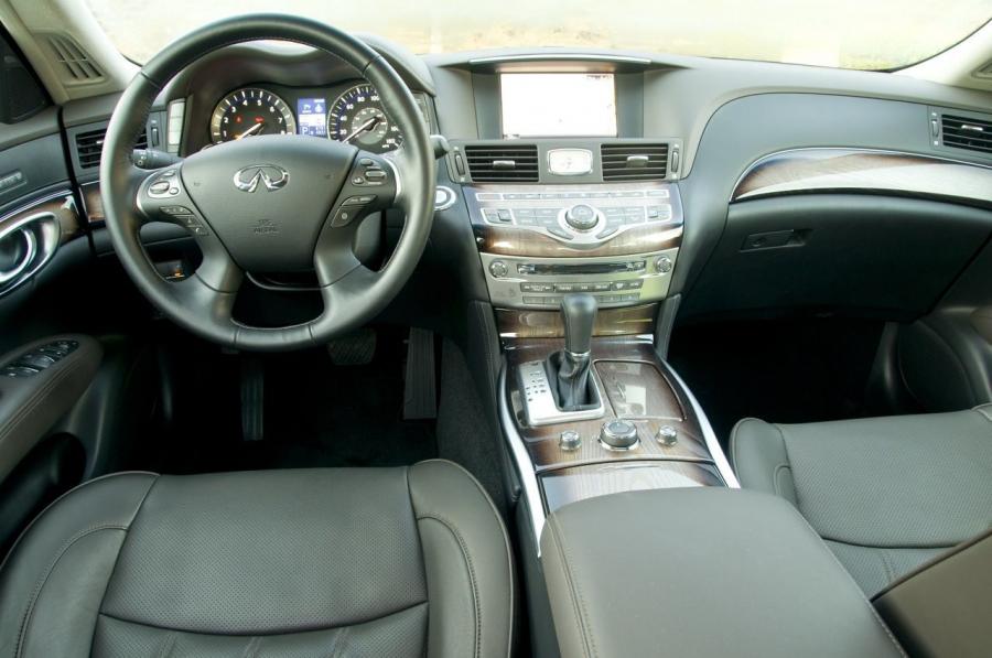  Infiniti M37 2011 года  (фото 31 из 41)